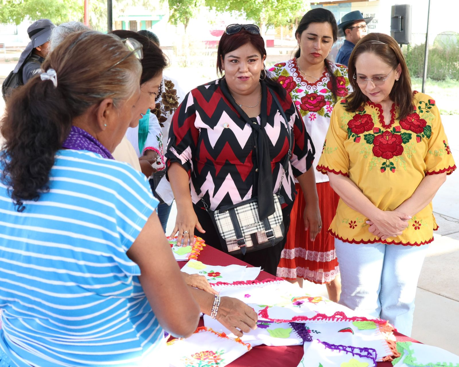 Clausura La Doctora Karla Córdova González Curso De Bordado En Vícam